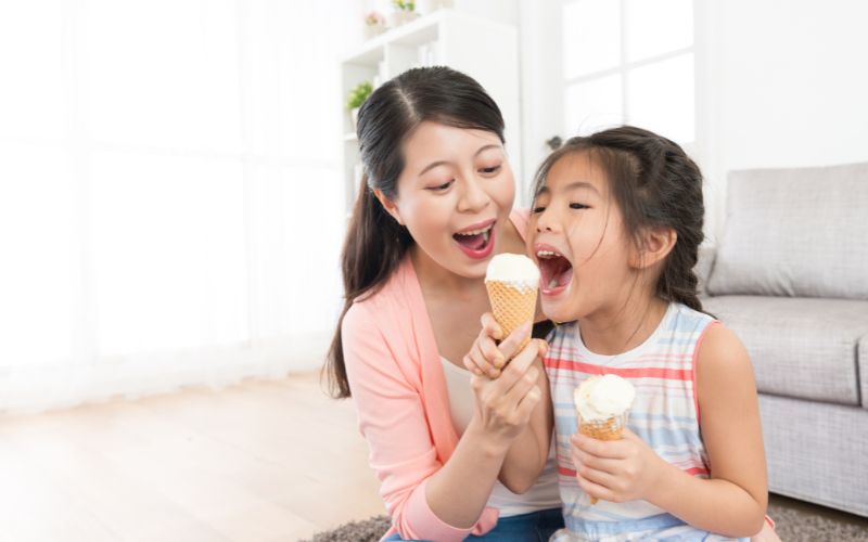 Mơ thấy được người thân tặng kem đại diện cho tình cảm gia đình ấm áp